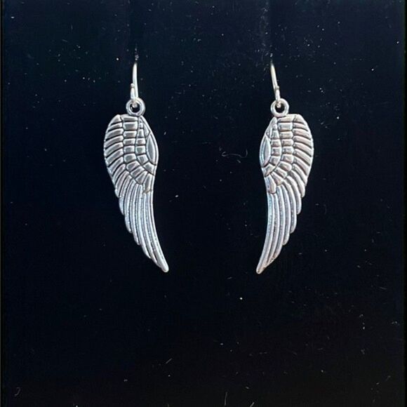 Handcrafted silver wing earrings - Picture 1 of 3